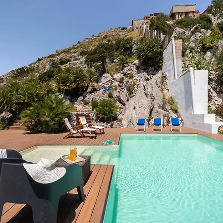 Villa Vista Mare Con Piscina Privata A Mondello Palermo