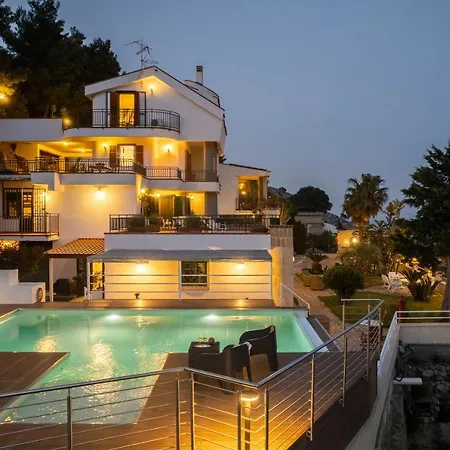 Villa Vista Mare Con Piscina Privata A Mondello Palermo
